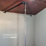 SUPORTE EM V PARA POLES